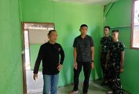 Memasuki hari ke-24 pelaksanaan TMMD, Wadan Satgas TMMD ke-129 Kodim 0418/Palembang, Letkol Inf Dery Septriandi ST MM MHan, turun langsung meninjau pengerjaan RTLH milik Bapak Fernando yang masuk dalam sasaran 11.