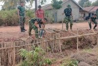 Memasuki hari ke-25 pelaksanaan TMMD, pengerjaan sasaran fisik tersebut terus dilanjutkan bersama masyarakat. Pembangunan jalan ini menjadi salah satu perhatian utama karena berkaitan langsung dengan kebutuhan warga terhadap akses yang lebih mudah dan nyaman.