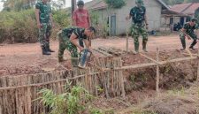 Memasuki hari ke-25 pelaksanaan TMMD, pengerjaan sasaran fisik tersebut terus dilanjutkan bersama masyarakat. Pembangunan jalan ini menjadi salah satu perhatian utama karena berkaitan langsung dengan kebutuhan warga terhadap akses yang lebih mudah dan nyaman.