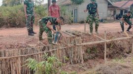 Memasuki hari ke-25 pelaksanaan TMMD, pengerjaan sasaran fisik tersebut terus dilanjutkan bersama masyarakat. Pembangunan jalan ini menjadi salah satu perhatian utama karena berkaitan langsung dengan kebutuhan warga terhadap akses yang lebih mudah dan nyaman.