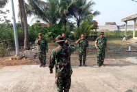 Apel pagi yang digelar sebelum personel turun ke lokasi pekerjaan, Minggu 9 Agustus 2026. Apel menjadi momentum untuk mengecek kesiapan sekaligus menyatukan langkah personel sebelum menjalankan tugas di sejumlah sasaran TMMD.
