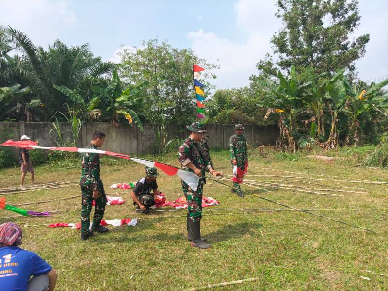 Satgas TMMD ke-129 Kodim 0418/Palembang turun langsung membantu warga mempersiapkan lingkungan untuk menyambut momen kemerdekaan yang jatuh pada 17 Agustus 2026.