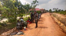 Sejak pagi, personel Satgas TMMD ke-129 Kodim 0418/Palembang kembali bergerak melanjutkan pekerjaan pembangunan jalan sepanjang 750 meter di wilayah Kelurahan Talang Jambe, Kecamatan Sukarami, Palembang, Senin pagi 10 Agustus 2026.