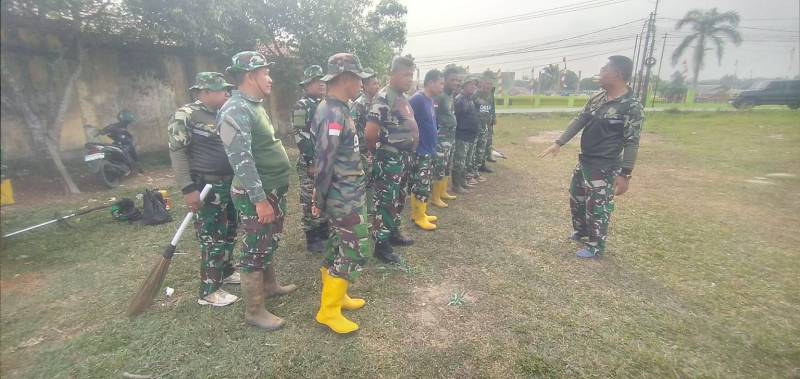 Menjelang berakhirnya pelaksanaan TNI Manunggal Membangun Desa [TMMD] ke-129, Satgas TMMD bersama anggota Kodim 0418/Palembang melaksanakan kegiatan pembersihan sebagai bagian dari persiapan menuju acara penutupan program.
