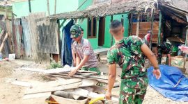 Pengerjaan rehabilitasi Rumah Tidak Layak Huni [RTLH] milik Ibu Sriyanti di Jalan Nurdin Panji, RT 08 RW 04, Kelurahan Sukamaju, Kecamatan Sako, Palembang, Senin 10 Agustus 2026.