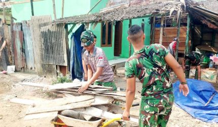 Pengerjaan rehabilitasi Rumah Tidak Layak Huni [RTLH] milik Ibu Sriyanti di Jalan Nurdin Panji, RT 08 RW 04, Kelurahan Sukamaju, Kecamatan Sako, Palembang, Senin 10 Agustus 2026.