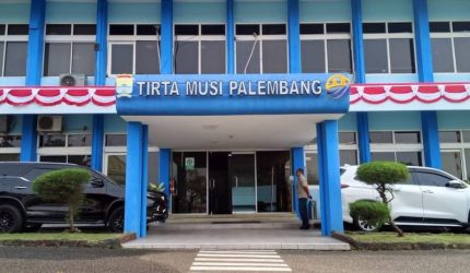 Kantor Pusat Perumda Tirta Musi Palembang. [Gambar: Abror Vandozer-WI]