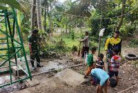 Menjelang penutupan program TNI Manunggal Membangun Desa [TMMD] ke-129 Kodim 0418/Palembang, kebahagiaan terpancar dari wajah warga dan anak-anak Kampung Kreatif Pelangi,  Kelurahan Talang Betutu, Kota Palembang.