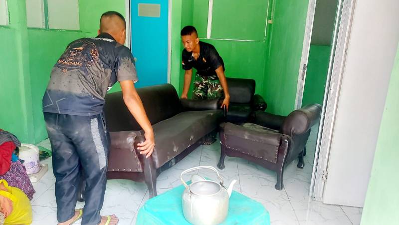 RTLH Ibu Sriyanti Masuki Tahap Finishing, Satgas Bersihkan Lingkungan Rumah