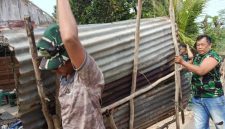 Sasaran rehabilitasi Rumah Tidak Layak Huni [RTLH] milik Ibu Sriyanti, yang berada di Jalan Nurdin Panji, Kelurahan Sukarmaju, Kota Palembang. Pada Selasa 11 Agustus 2026, personel Satgas TMMD melaksanakan kegiatan pembersihan dan merapikan halaman rumah tersebut.