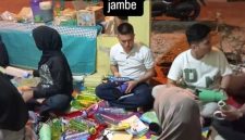 Satgas TMMD ke-129 Kodim 0418/Palembang bersama Karang Taruna terus mempersiapkan berbagai perlengkapan untuk menyukseskan perlombaan rakyat pada 17 Agustus 2026.