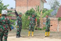Wadansatgas TMMD ke-129 Kodim 0418/Palembang, Letkol Inf Dery Septriandi ST MM MHan turun langsung mengecek kesiapan lokasi yang akan digunakan untuk acara penutupan TMMD ke-129, Selasa 11 Agustus 2026.