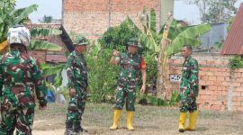 Wadansatgas TMMD ke-129 Kodim 0418/Palembang, Letkol Inf Dery Septriandi ST MM MHan turun langsung mengecek kesiapan lokasi yang akan digunakan untuk acara penutupan TMMD ke-129, Selasa 11 Agustus 2026.