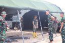 Wadansatgas TMMD ke-129 Kodim 0418/Palembang, Letkol Inf Dery Septriandi ST MM MHan turun langsung mengecek pemasangan tenda di lokasi yang akan digunakan sebagai tempat pelaksanaan acara penutupan TMMD ke-129, di Kelurahan Talang Jambi, Kota Palembang, Selasa 11 Agustus 2026.