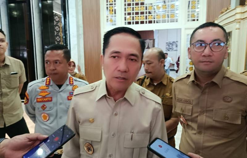 Wali Kota Palembang Ratu Dewa saat memberikan keterangan pers pada Selasa 11 Agustus 2026.