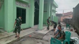 Sehari menjelang penutupan TMMD ke-129 Kodim 0418/Palembang, Satgas terus menyempurnakan pembangunan Mushola Baitul Maghfurin yang menjadi salah satu sasaran fisik program.