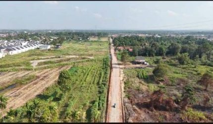 Setelah melalui proses pengerjaan secara bertahap, pembangunan jalan sepanjang 750 meter yang menjadi salah satu sasaran fisik TMMD ke-129 Kodim 0418/Palembang akhirnya rampung 100 persen. Kamis 13 Agustus 2026.
