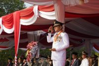 Bupati OKU Timur, Ir H Lanosin MT MM bertindak sebagai Inspektur Upacara HUT RI ke-81 Halaman Perkantoran Pemerintah Kabupaten OKU Timur, Senin, 17 Agustus 2026.