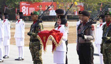 Langkah Tegap Dina Nazwa Akila, Pembawa Baki Paskibraka OKU Timur di HUT RI ke-81