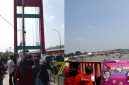 Antusiasme warga menyaksikan Festival Perahu Bidar 2026 memadati kawasan Jembatan Ampera dan tepian Sungai Musi, Palembang meski terik matahari menyengat.
