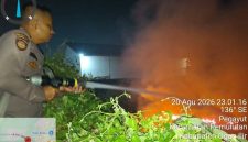 Salah satu penanganan Karhutla oleh petugas di Kecamatan Pemulutan Kabupaten Ogan Ilir pada 20 Agustus 2026.