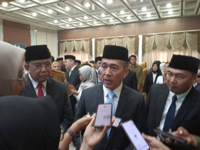 Wali Kota Ratu Dewa memberikan keterangan pers usai melantik 81 Pejabat lingkungan Pemkot Palembang, 24 Agustus 2026.