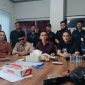 Manajemen BCR melalui kuasa hukumnya, Ricky MZ SH, M Padli SH, Faisal Ismet SH MH dan Zally Zainal SH bersama pihak satuan pengamanan gedung Pasar 16 Ilir Palembang saat memberikan keterangan pers pada Selasa 25 Agustus 2026.