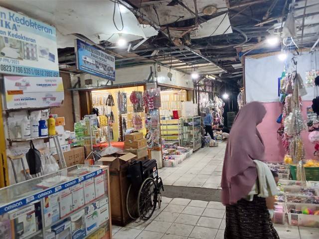 Suasana di dalam gedung Pasar 16 Ilir