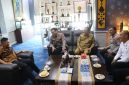 Kapolres OKU Timur AKBP Dr Lalu Hedwin Hanggara SH SIK MH MSi bersama Para PJU Polres silaturahmi ke Bupati OKU Timur, H Ir Lanosin ST MT, Senin 31 Agustus 2026.