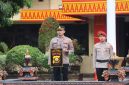 Kapolres OKU Timur AKBP Dr Lalu Hedwin Hanggara SH SIK MH MSi memimpin pagi di Lapangan Apel Satya Haprabu Polres OKU Timur, Senin 31 Agustus 2026.