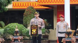 Kapolres OKU Timur AKBP Dr Lalu Hedwin Hanggara SH SIK MH MSi memimpin pagi di Lapangan Apel Satya Haprabu Polres OKU Timur, Senin 31 Agustus 2026.