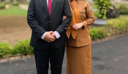 Kepala Dinas Perhubungan Kota Palembang, Sariyansyah Ismail bersama Sang Istri, Fildawati SE. [Foto: AbV-WI]