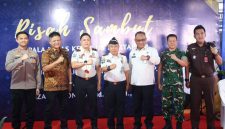 Bupati OKU Timur Ir H Lanosin ST MT MM saat menghadiri Serah Terima Jabatan dan Pisah Sambut Kepala Lapas Kelas IIB Martapura di Lapas Kelas IIB Martapura, Senin, 31 Agustus 2026.