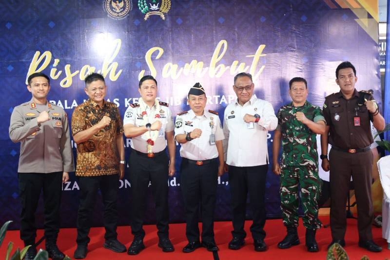 Bupati OKU Timur Ir H Lanosin ST MT MM saat menghadiri Serah Terima Jabatan dan Pisah Sambut Kepala Lapas Kelas IIB Martapura di Lapas Kelas IIB Martapura, Senin, 31 Agustus 2026.