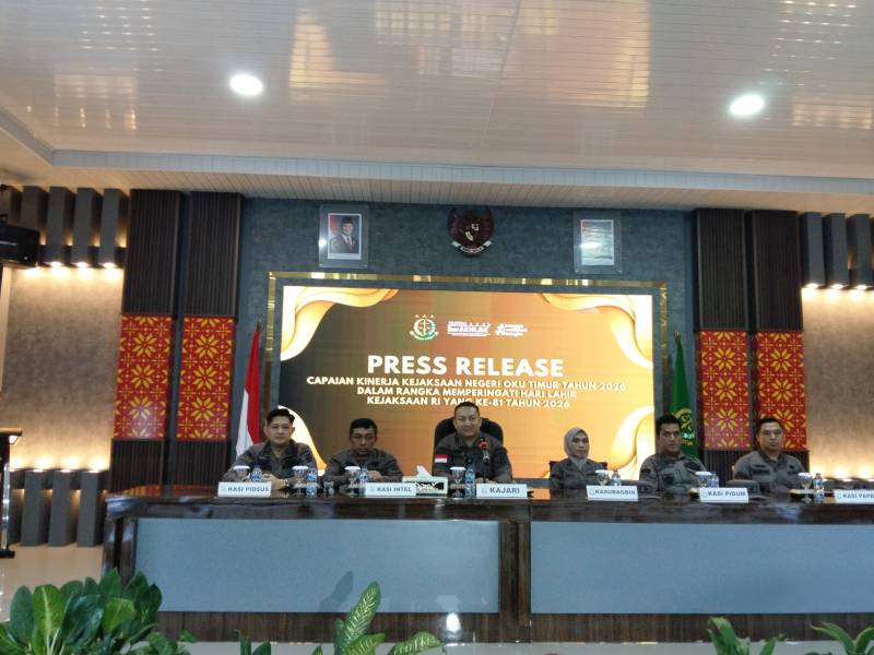 Keterangan pers pada Rabu 2 September 2026, Kepala Kejari [Kajari] OKU Timur Dennie Sagita SH MH didampingi para kepala seksi, membeberkan sederet angka yang menggambarkan aktivitas penegakan hukum di wilayah tersebut.