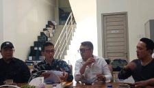 Kuasa Hukum PT BCR, Ricky MZ SH, Faisal Ismet SH MH bersama manajemen saat memberikan keterangan pers pada Sabtu 5 September 2026 di Kantor PT BCR, Komplek Pertokoan Transmart Palembang.