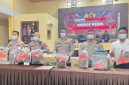 Kapolres Banyuasin, AKBP Risnan Aldino memberikan keterangan pers soal misteri pembunuhan terhadap Rani [23] dan Ayuhana [18] di di sebuah rumah kosong di kawasan Talang Keramat, Kecamatan Talang Kelapa, Banyuasin pada Senin 7 September 2026.
