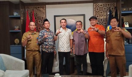 Wakil Ketua Komisi Informasi Sumsel Haidir Rohimin didampingi Komisioner KI Sumsel Hadi Prayogo, Yoppy Van Houten saat melakukan monitoring dan evaluasi [monev] dengan Sekretaris Wilayah DPW Partai NasDem Sumsel H Nopianto, Selasa 8 September 2026.