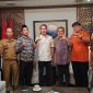 Wakil Ketua Komisi Informasi Sumsel Haidir Rohimin didampingi Komisioner KI Sumsel Hadi Prayogo, Yoppy Van Houten saat melakukan monitoring dan evaluasi [monev] dengan Sekretaris Wilayah DPW Partai NasDem Sumsel H Nopianto, Selasa 8 September 2026.