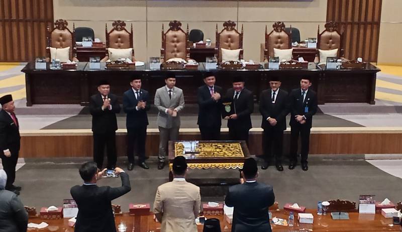 Rancangan Perubahan Anggaran Pendapatan dan Belanja Daerah [APBD] Provinsi Sumatera Selatan Tahun Anggaran 2026 disepakati sebesar Rp9,534 triliun, turun Rp213,16 miliar atau 2,19 persen dibandingkan APBD Induk 2026 yang mencapai Rp9,747 triliun.