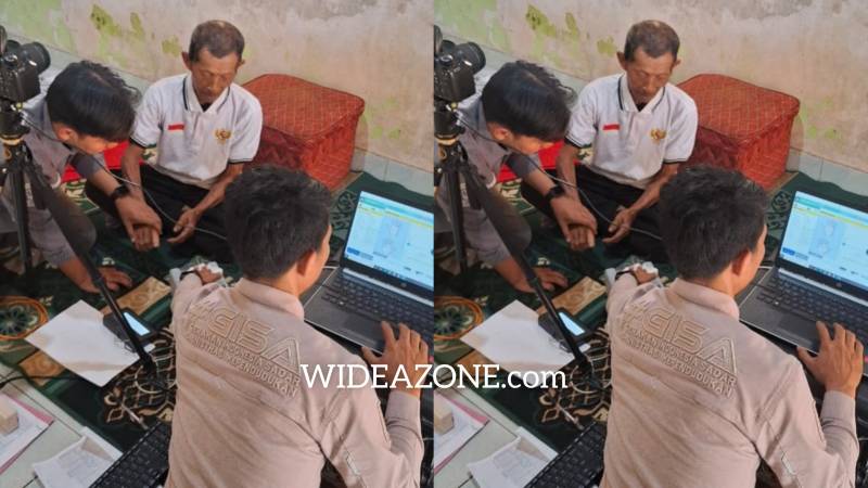 Disdukcapil Kabupaten OKU Timur tancap gas mengejar target perekaman administrasi kependudukan hingga 100 persen. Tak mau sekadar duduk menunggu warga datang ke kantor, petugas justru turun langsung menyambangi masyarakat hingga ke pelosok desa dan rumah warga.