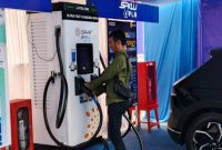 PT PLN (Persero) Unit Induk Distribusi Sumatera Selatan, Jambi, dan Bengkulu [UID S2JB] merespons perkembangan itu dengan meresmikan 'SPKLU Center' pertama di Sumatera Selatan yang berlokasi di PLN ULP Rivai, Demang Lebar Daun, Palembang.