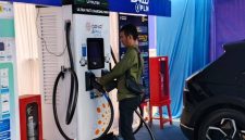 PT PLN (Persero) Unit Induk Distribusi Sumatera Selatan, Jambi, dan Bengkulu [UID S2JB] merespons perkembangan itu dengan meresmikan 'SPKLU Center' pertama di Sumatera Selatan yang berlokasi di PLN ULP Rivai, Demang Lebar Daun, Palembang.