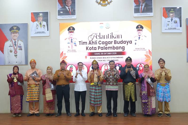 Tujuh orang kini memikul amanah besar: menjaga jejak sejarah Palembang agar tak hilang ditelan laju pembangunan kota. Mereka resmi dilantik sebagai Tim Ahli Cagar Budaya [TACB] Kota Palembang periode 2026-2029, Kamis 8 Oktober 2026.