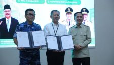 Pemerintah Kota Palembang bersama TNI Angkatan Udara menandatangani pernyataan bersama terkait penggunaan sementara lahan seluas 6,9 hektare milik Lanud Sri Mulyono Herlambang [SMH] untuk pembangunan Sekolah Rakyat di Kota Palembang.