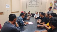 Puluhan jurnalis yang tergabung dalam Forum Solidaritas Jurnalis OKU Timur [FSJ OKUT] mendatangi Mapolres OKU Timur, Rabu 14 Oktober  2026.
