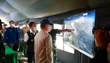 Menteri Koordinator Bidang Politik dan Keamanan [Menko Polkam] RI, Jenderal TNI [Purn] Prof Dr Dudung Abdurachman didampingi Wali Kota Ratu Dewa turun langsung meninjau posko dan lokasi karhutla di Kecamatan Sematang Borang, Kamis 15 Oktober 2026.
