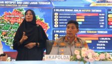 Kapolda Sumsel Irjen Pol Rony Samtana mengungkapkan perkembangan penanganan karhutla tersebut dalam konferensi pers di Lounge Lantai 7 Mapolda Sumsel, Palembang, Kamis 15 Oktober 2026, sore.