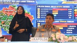 Kapolda Sumsel Irjen Pol Rony Samtana mengungkapkan perkembangan penanganan karhutla tersebut dalam konferensi pers di Lounge Lantai 7 Mapolda Sumsel, Palembang, Kamis 15 Oktober 2026, sore.