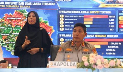 Kapolda Sumsel Irjen Pol Rony Samtana mengungkapkan perkembangan penanganan karhutla tersebut dalam konferensi pers di Lounge Lantai 7 Mapolda Sumsel, Palembang, Kamis 15 Oktober 2026, sore.